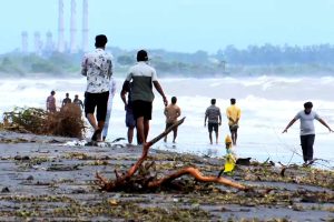Cyclone Montha: चक्रवात ‘मोंथा’ का कहर थमा, लेकिन बारिश और तेज़ हवाओं से ओडिशा के कई ज़िले बेहाल 4 Cyclone Montha: चक्रवात ‘मोंथा’ का कहर थमा, लेकिन बारिश और तेज़ हवाओं से ओडिशा के कई ज़िले बेहाल