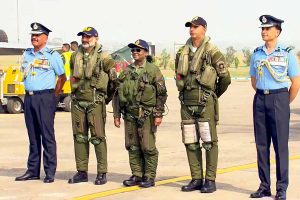 राष्ट्रपति द्रौपदी मुर्मू ने राफेल लड़ाकू विमान में भरी उड़ान, भारतीय वायुसेना के गौरव में जुड़ा नया अध्याय 4 राष्ट्रपति द्रौपदी मुर्मू ने राफेल लड़ाकू विमान में भरी उड़ान, भारतीय वायुसेना के गौरव में जुड़ा नया अध्याय