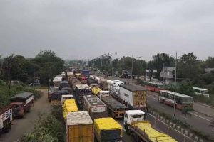 दिव्यांगों की पूर्ण कर्जमाफी हेतु आंदोलन हुआ उग्र, नागपुर-वर्धा मार्ग पर दूसरा दिन भी जाम से ठप जनजीवन