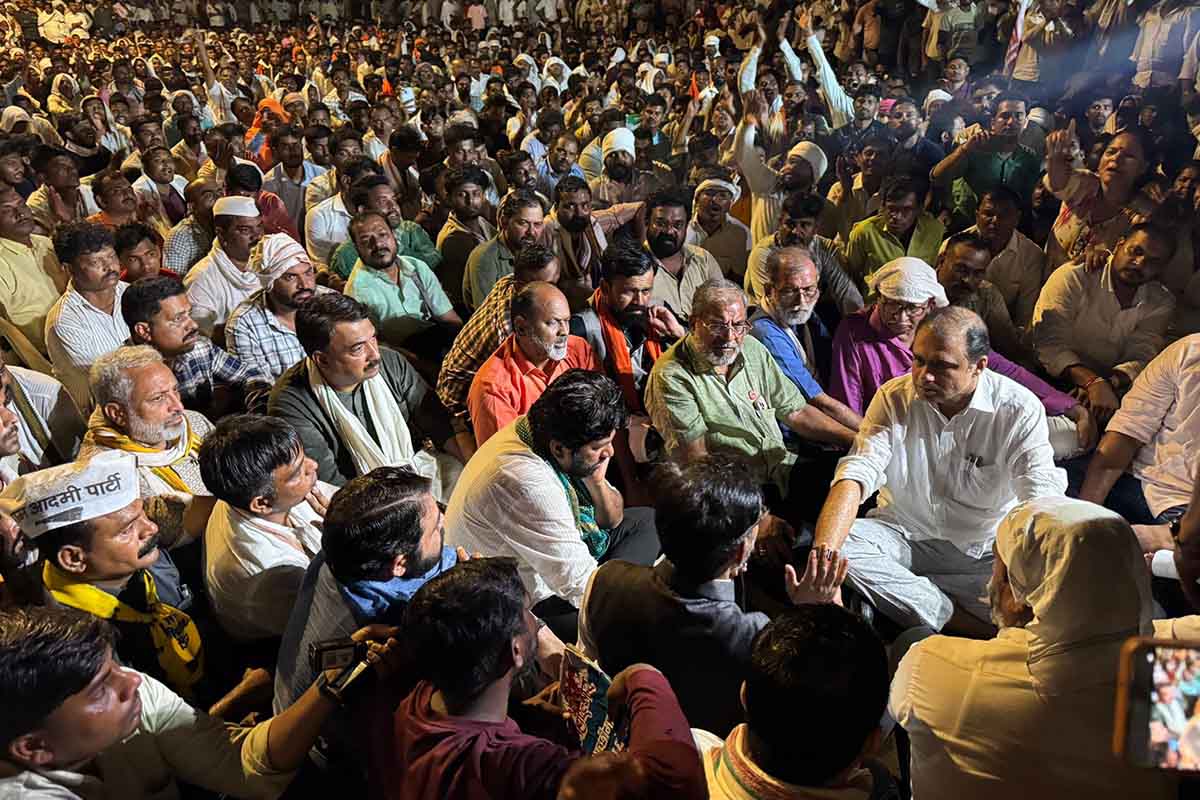 नागपुर में खपरी–जमठा मार्ग पर बच्चों कडू का आंदोलन उग्र, मंत्री से वार्ता के बाद भी समाधान अधूरा 1 Bacchu Kadu Nagpur Andolan