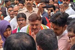 Bihar Chunav: भागलपुर में महागठबंधन का केंद्रीय कार्यालय उद्घाटित, कांग्रेस प्रत्याशी अजीत शर्मा बोले – बिहार में युवाओं को अब पलायन नहीं करना पड़ेगा 11 Bihar Chunav: भागलपुर में महागठबंधन का केंद्रीय कार्यालय उद्घाटित, कांग्रेस प्रत्याशी अजीत शर्मा बोले – बिहार में युवाओं को अब पलायन नहीं करना पड़ेगा