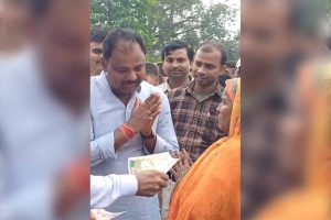 Bihar Chunav: बरारी विधायक विजय सिंह को मिली प्राणघातक धमकी, पुलिस ने संदिग्ध युवक को किया गिरफ़्तार 10 Bihar Chunav: बरारी विधायक विजय सिंह को मिली प्राणघातक धमकी, पुलिस ने संदिग्ध युवक को किया गिरफ़्तार