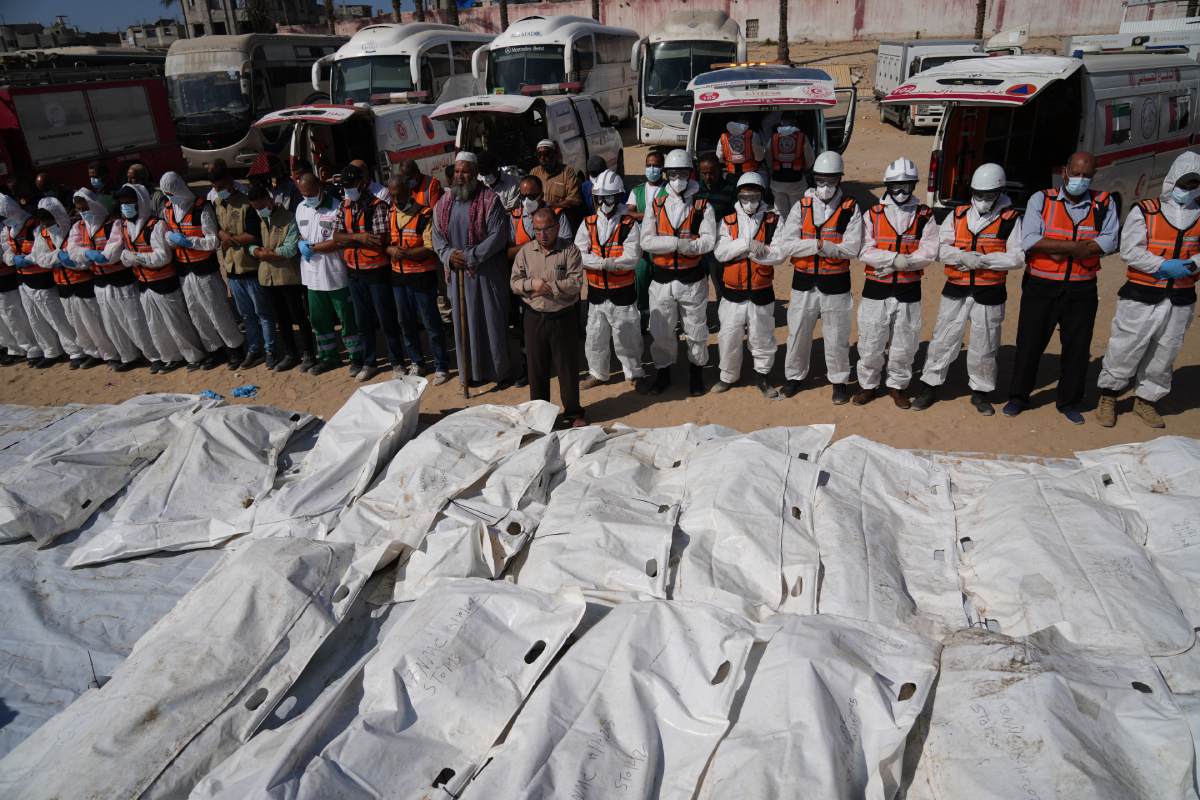 Gaza: इज़राइल ने गाज़ा को लौटाए 30 फ़िलिस्तीनी शव, अस्थायी संघर्षविराम के बीच बढ़ी कूटनीतिक हलचल 1 Israel hands over 30 Palestinian bodies – इज़राइल ने गाज़ा को लौटाए 30 शव, अस्थायी संघर्ष विराम के बीच संवेदनशील स्थिति