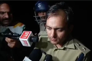 दुलारचंद यादव का पोस्टमार्टम पूरा, अंतिम संस्कार की तैयारी तेज, एसपी बोले—“साक्ष्य मिले तो अनंत सिंह की गिरफ्तारी तय” 11 दुलारचंद यादव का पोस्टमार्टम पूरा, अंतिम संस्कार की तैयारी तेज, एसपी बोले—“साक्ष्य मिले तो अनंत सिंह की गिरफ्तारी तय”