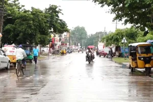 Cyclone Montha: अररिया में भाजपा की चुनावी जनसभा पर चक्रवाती तूफान ‘मोंथा’ का असर, मनोज तिवारी और निरंजन ज्योति नहीं पहुंचे; सांसद प्रदीप सिंह ने संभाला मोर्चा