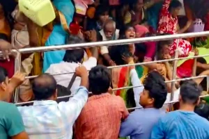 Andhra Pradesh Temple Stampede: राष्ट्रपति द्रौपदी मुर्मू ने आंध्र प्रदेश मंदिर भगदड़ पर जताया शोक, कहा– हादसे में जान गंवाना बेहद दुखद