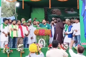 Tejashwi Yadav: तेजस्वी यादव की गर्जना, "कहां है अब चुनाव आयोग? क्यों नहीं दिख रहा प्रधानमंत्री को जंगलराज?" 4 Tejashwi Yadav: तेजस्वी यादव की गर्जना, “कहां है अब चुनाव आयोग? क्यों नहीं दिख रहा प्रधानमंत्री को जंगलराज?”