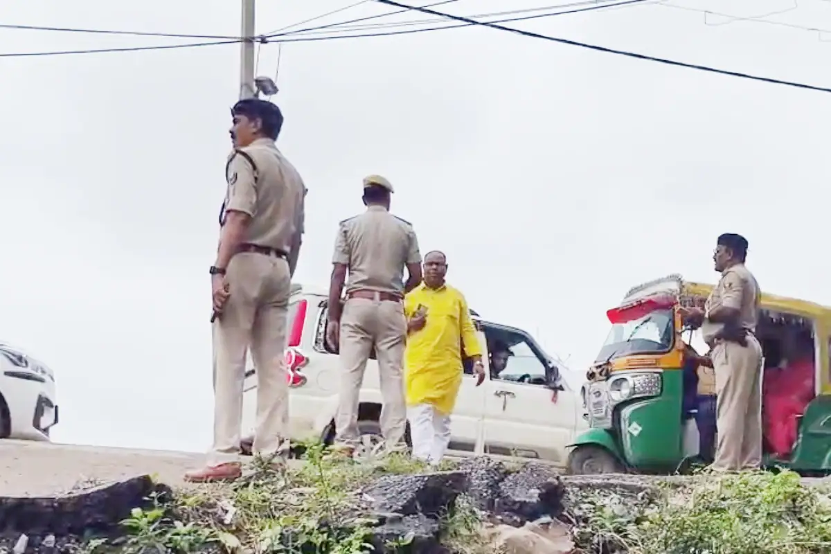 Bihar Chunav: सिवान पुलिस का एक्शन मोड, विधानसभा चुनाव से पहले अवैध हथियार रखने वालों पर ताबड़तोड़ कार्रवाई 2 Bihar Election 2025: सिवान पुलिस का बड़ा एक्शन, अवैध हथियार रखने वालों पर लगातार छापेमारी | Siwan News