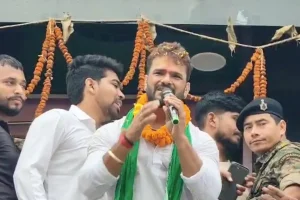 Bihar Elections 2025: छपरा में खेसारी लाल यादव का दमदार बयान – कहा, “अब दिखेगा कि विधायक क्या कर सकता है” 6 Bihar Elections 2025: छपरा में खेसारी लाल यादव का दमदार बयान – कहा, “अब दिखेगा कि विधायक क्या कर सकता है”