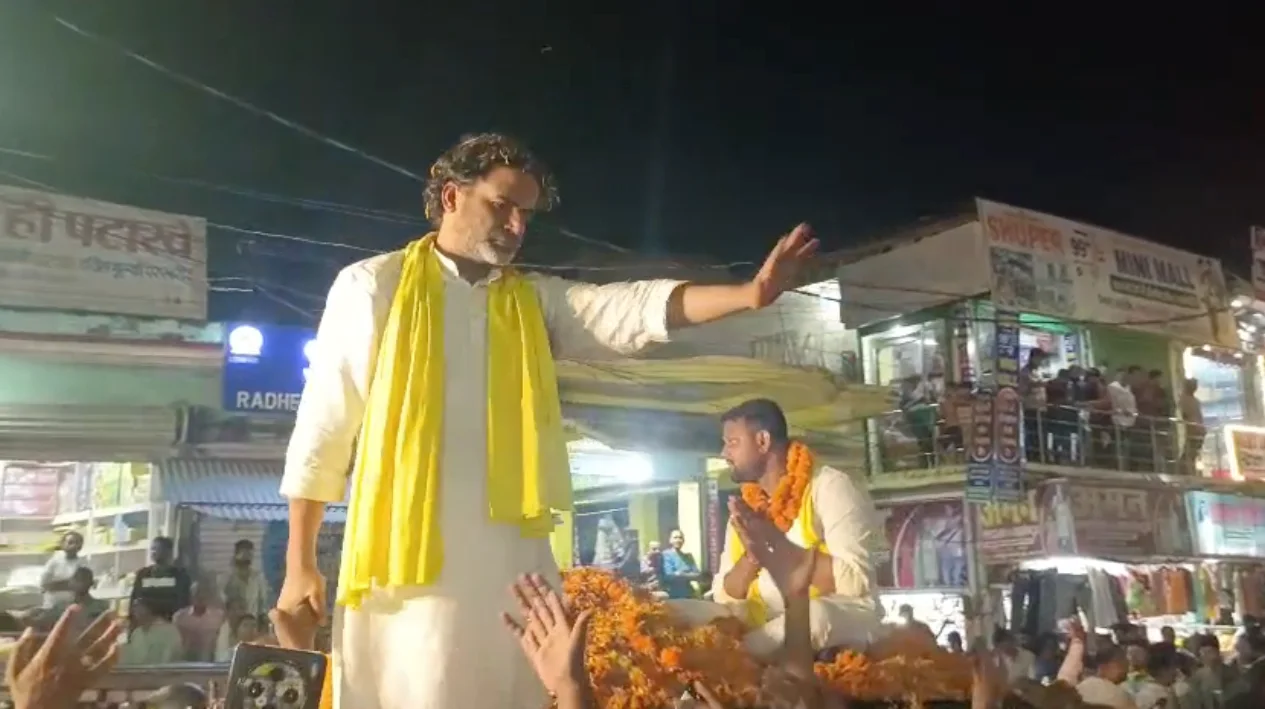 Prashant Kishor: रोसड़ा में प्रशांत किशोर का तीखा हमला — “बिहार से वोट लेते हैं, फैक्ट्री गुजरात में लगवाते हैं” 2 Prashant Kishor Roadshow Rosera Bihar – प्रशांत किशोर बोले, बिहार से वोट लेकर फैक्ट्री गुजरात में लगवाते हैं | Bihar Chunav 2025