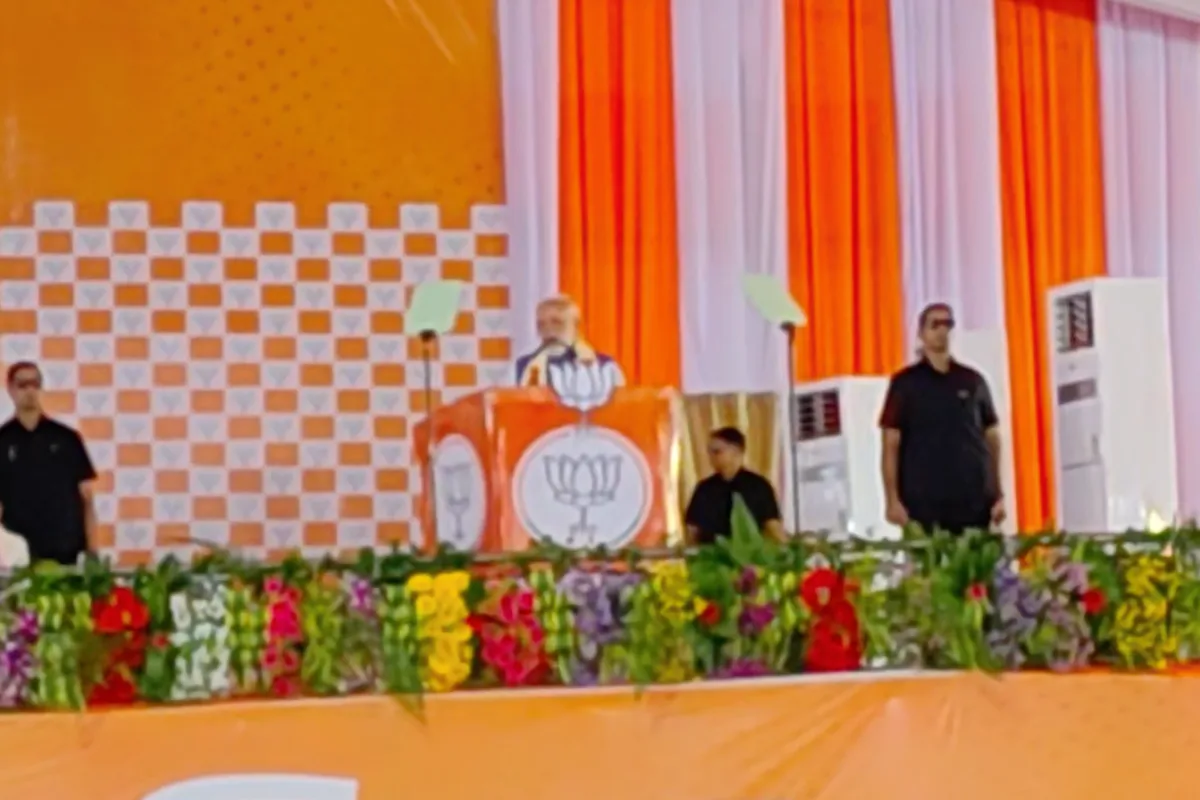 PM Modi in Nawada: अब बिहार में जंगलराज नहीं, सुशासन का राज है 2 PM Modi Speech in Nawada Bihar: प्रधानमंत्री मोदी बोले – अब जंगलराज नहीं, बिहार में सुशासन और विकास की गूंज है