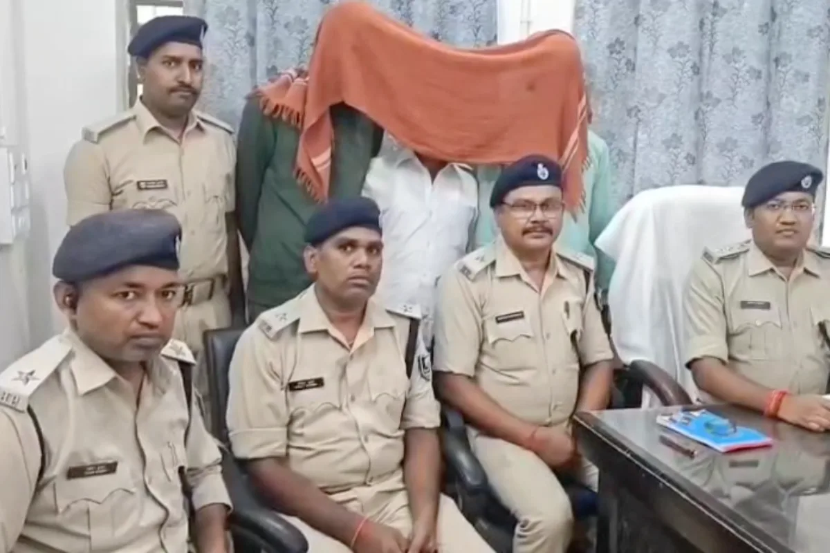 Bihar Crime: बिहार में अंतरराष्ट्रीय साइबर गिरोह का भंडाफोड़: दरभंगा में 141 सिम कार्ड, 5 सिम बॉक्स और 4 लाख रुपये जब्त | International cyber gang busted in Bihar: 141 SIM cards, 5 SIM boxes and Rs 4 lakh seized in Darbhanga