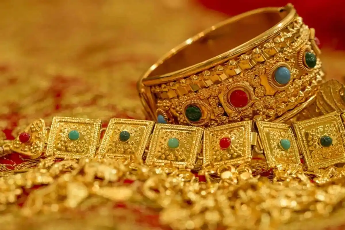 Gold Rate Today: देशभर में सोने के दाम में हल्की गिरावट, जानिए 22 और 24 कैरेट के ताज़ा भाव