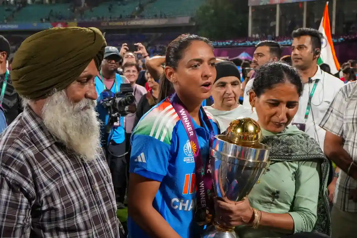 Women Cricket World Cup 2025: भारतीय महिला टीम का विजय गीत “रहेगा सबसे ऊपर हमारा तिरंगा” गूंजा नवी मुंबई में