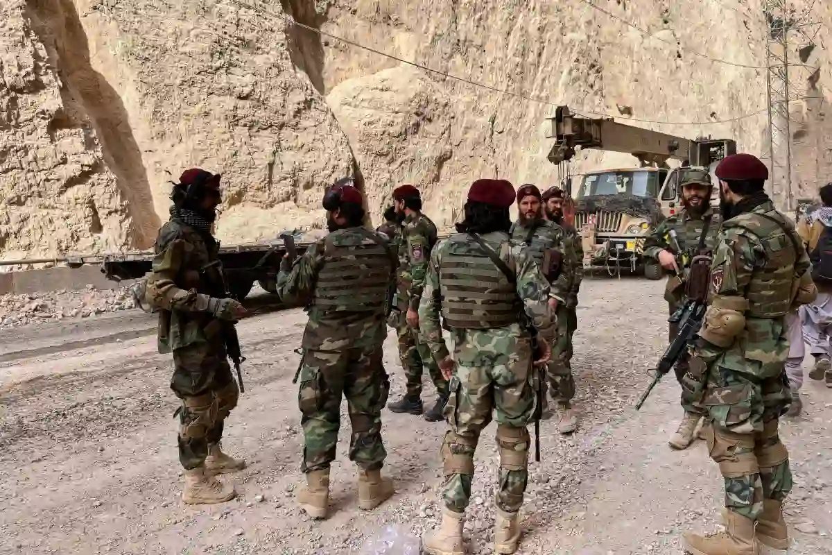 Afghanistan Earthquake: 6.3 तीव्रता का भूकंप, अफगानिस्तान के समंगन प्रांत में तबाही, खुर्रम जिले में मलबे में ढूंढते रहे लोग 3 Afghanistan Earthquake: समांगन के खुल्म जिले में 6.3 तीव्रता का भूकंप, स्थानीय लोग जीवित बचे लोगों की तलाश में मलबा खोज रहे हैं