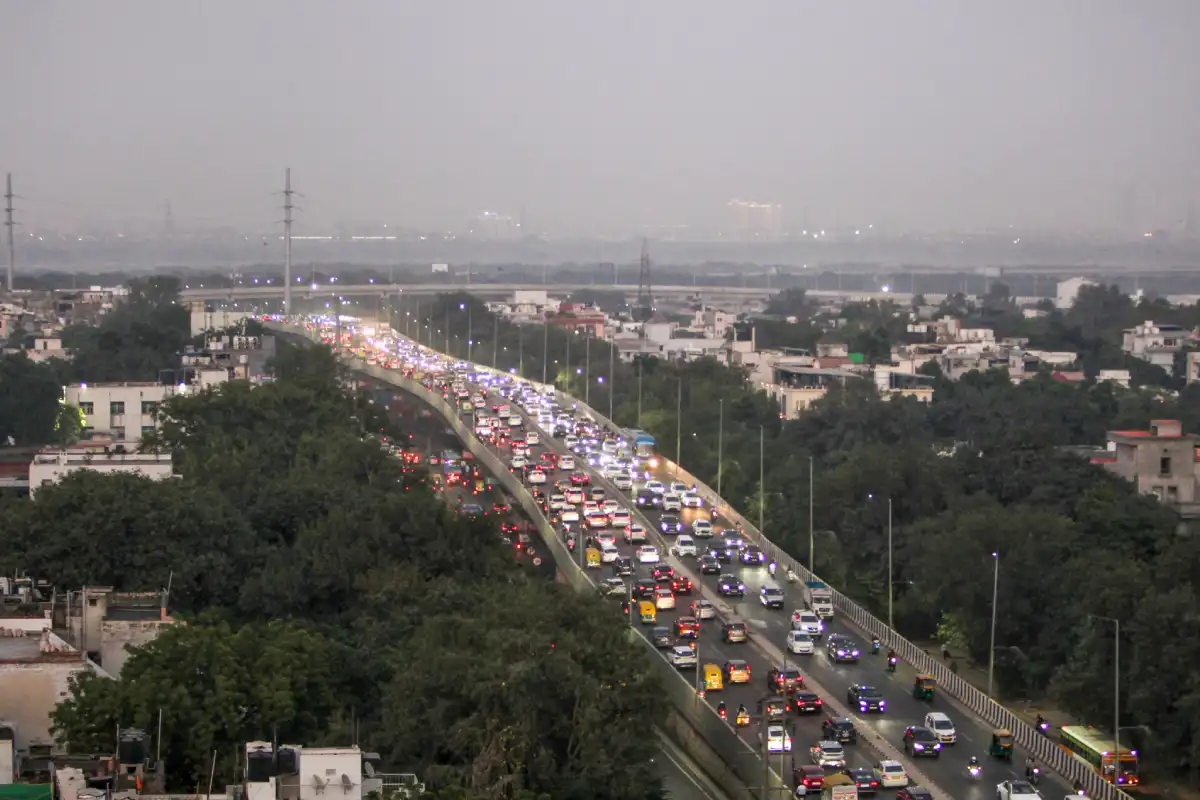 Delhi Air Pollution: राजधानी में हवा बेहद खराब, राहुल गांधी बोले – सांस लेने में तकलीफ, आंखों में जलन (Photo: PTI)