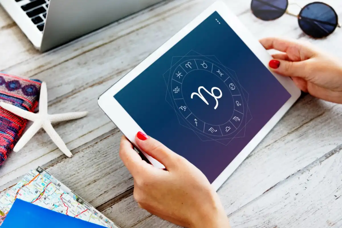 Aaj Ka Rashifal 04 नवंबर 2025: मेष से कर्क राशि वालों के लिए दिन शुभ, जानें आज की ग्रह दशा और विशेष सलाह