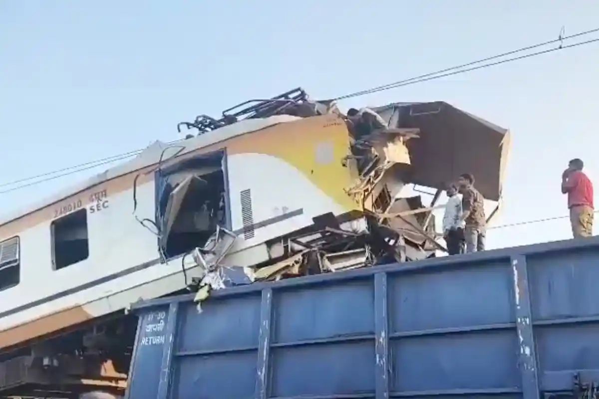 Bilaspur Train Accident: छत्तीसगढ़ रेल हादसा,बिलासपुर में मेमू ट्रेन और मालगाड़ी की भिड़ंत, पांच यात्रियों की मौत, 25 घायल 2 Bilaspur Train Accident 2025
