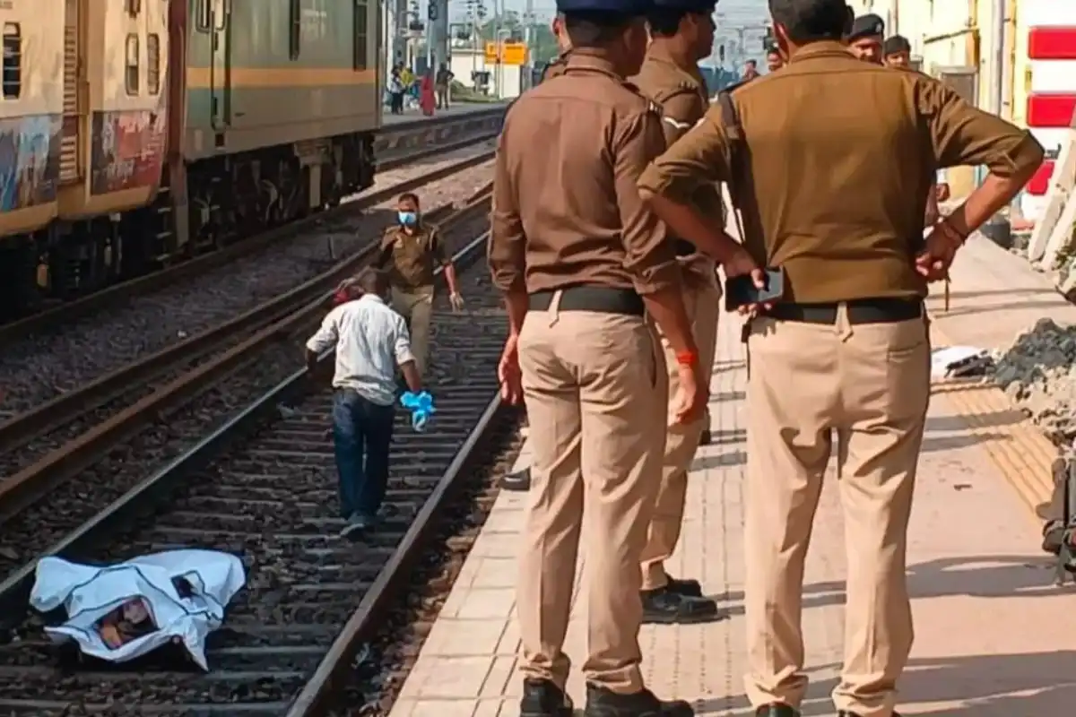 Mirzapur Chunar Train Accident: मिर्जापुर के चुनार स्टेशन पर ट्रेन हादसे में छह श्रद्धालुओं की मौत | Mirzapur News