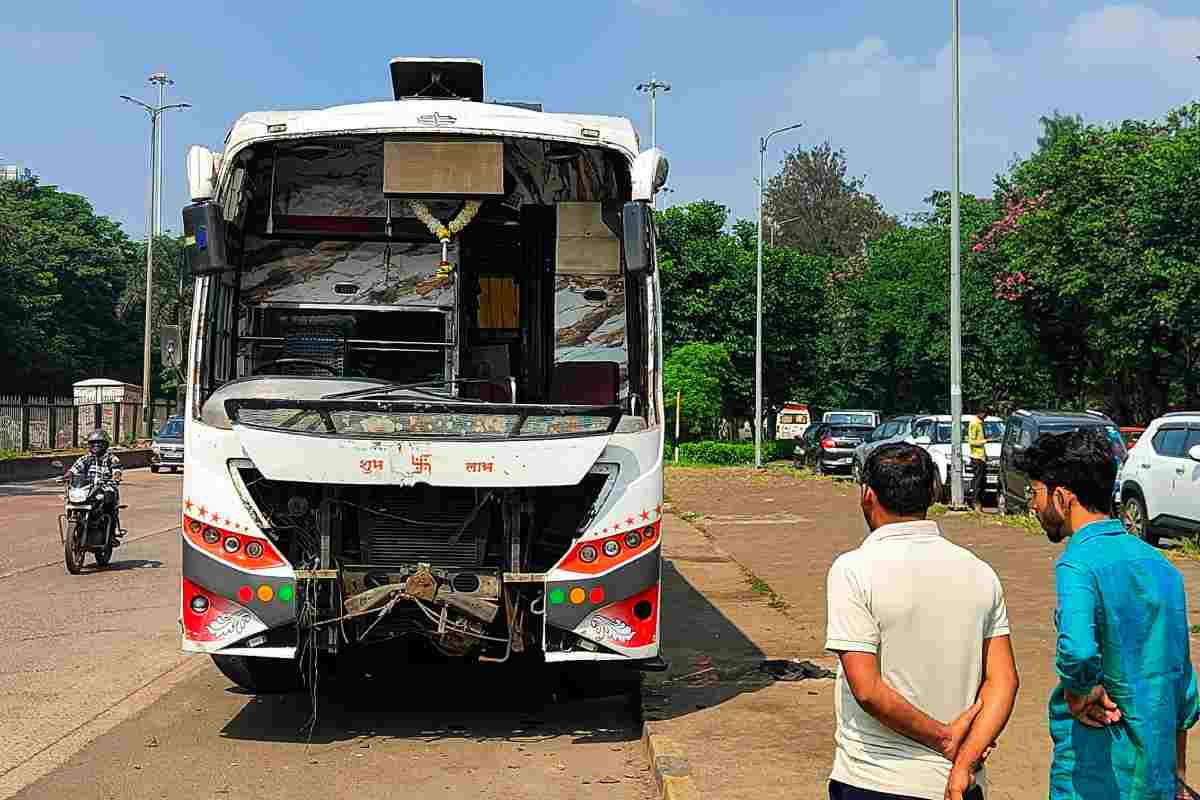 Thane Belapur Bus Accident: पंढरपुर जा रहे श्रद्धालुओं की बस ठाणे-बेलापुर मार्ग पर पलटी, कई घायल
