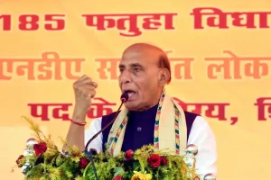 Bihar Politics: रक्षा मंत्री राजनाथ सिंह ने कहा– “सेना को राजनीति से दूर रखें”, राहुल गांधी पर साधा तीखा प्रहार