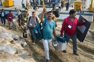 Bihar election 2025 phase 1 voting: बिहार विधानसभा चुनाव 2025, प्रथम चरण में 1314 प्रत्याशियों के भाग्य का फैसला, चार संवेदनशील क्षेत्रों में मतदान शाम पांच बजे तक