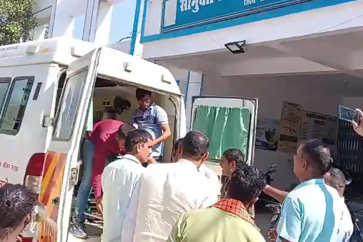 Bihar Election Violence: दरौंदा में चुनावी रंजिश से दो गुटों में हिंसक झड़प, एक युवक गंभीर रूप से घायल 3 Daraunda Chunaavi Ranjish