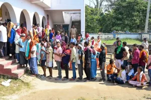 Bihar Chunav 2025: छपरा में CPM प्रत्याशी सत्येंद्र यादव पर हमला, गाड़ी तोड़ी गई, मारपीट की घटना से मतदान में हड़कंप