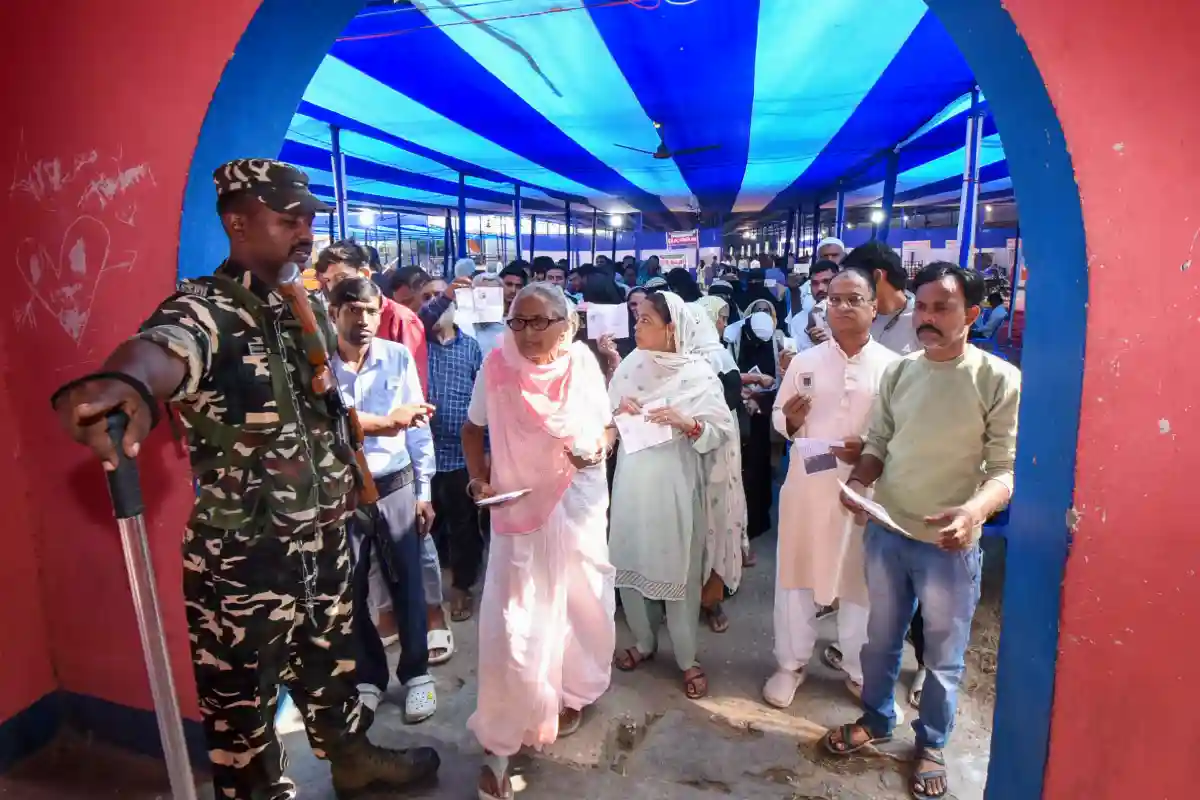 Bihar Chunav 2025: छपरा में CPM प्रत्याशी सत्येंद्र यादव पर हमला, गाड़ी तोड़ी गई, मारपीट की घटना से मतदान में हड़कंप 2 Bihar Chunav 2025: छपरा में CPM प्रत्याशी पर हमला, मतदान के बीच हिंसा से मचा हड़कंप