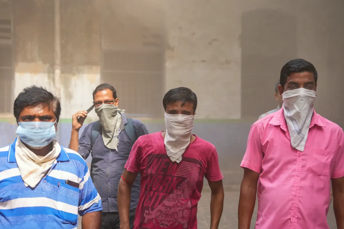 Kolkata Fire News: लालबाज़ार के पास कार पार्ट्स गोदाम में लगी भीषण आग, दमकल की पाँच गाड़ियाँ मौके पर