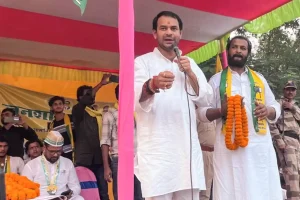 Tej Pratap Yadav: तेजप्रताप यादव का ‘हरा गमछा’ विवाद, मंच से उठी ‘जयचंद’ की हुंकार, बोले – जनता ही मेरा घर है