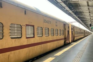Indian Railways: बिहार चुनाव को लेकर रेलवे का बड़ा निर्णय, नई दिल्ली और आनंद विहार स्टेशनों से पार्सल सेवा अस्थायी रूप से बंद