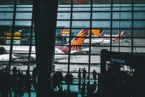 IGI Airport: दिल्ली के आईजीआई एयरपोर्ट पर उड़ानें घंटों लेट: एयर ट्रैफिक कंट्रोल सॉफ्टवेयर में तकनीकी गड़बड़ी, साइबर हमले की संभावना से इंकार