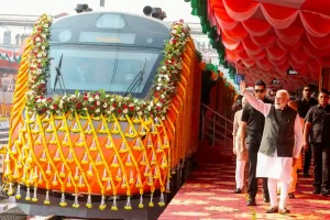 New Vande Bharat Trains: प्रधानमंत्री मोदी ने देश को दी चार नई वंदे भारत ट्रेनों की सौगात, दो ट्रेनें चलेंगी उत्तर प्रदेश से
