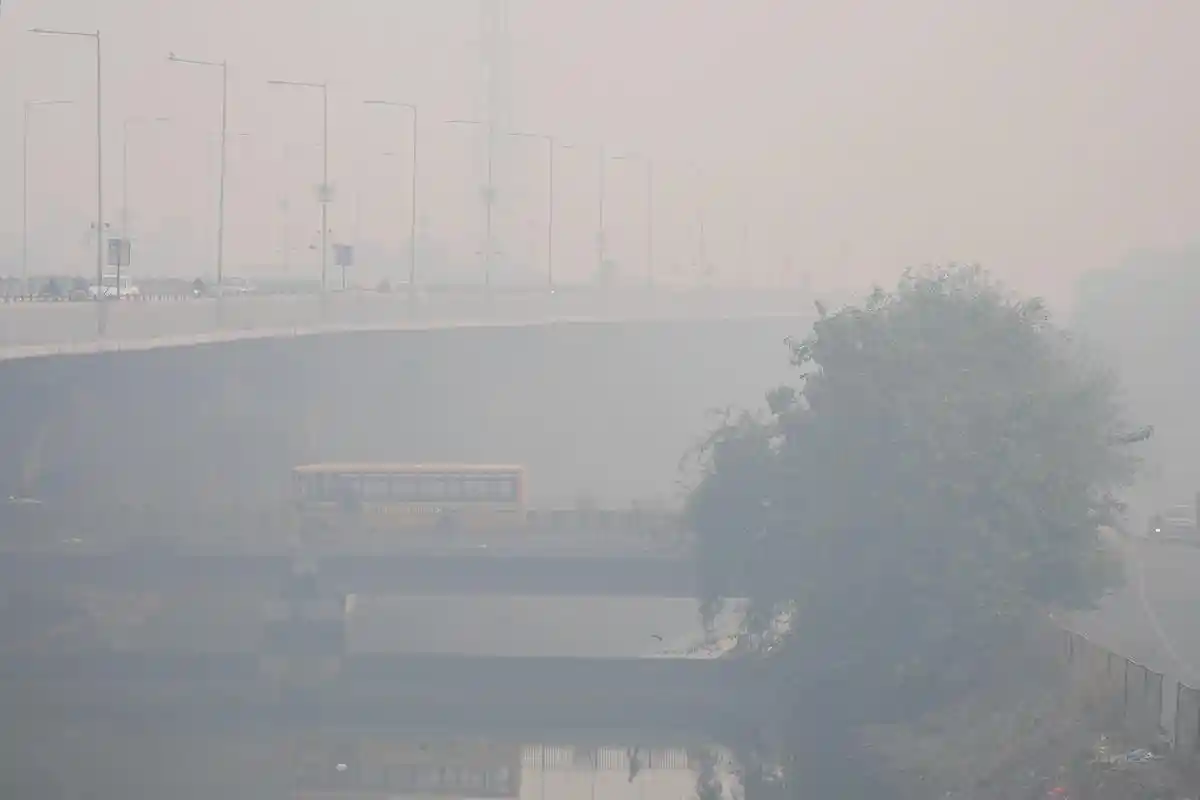 Delhi Air Pollution: दिल्ली सरकार के नए कदमों से प्रदूषण पर लगाम, सर्दियों में स्वच्छ हवा की उम्मीद 3 Delhi Air Pollution