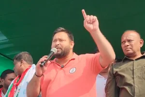 Tejaswi Yadav Bihar Election Update: आरजेडी नेता तेजस्वी यादव ने औरंगाबाद के नवीनगर में जनसभा को संबोधित करते हुए कहा कि जो सरकार 20 वर्षों में नहीं कर सकी, वह मात्र 20 महीनों में बिहार का स्वरूप बदल देंगे।