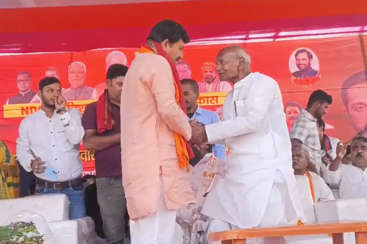 Manoj Tiwari Bhagalpur Election: लैलक में मनोज तिवारी का भोजपुरी जलवा, मिथुन कुमार के समर्थन में गाकर किया प्रचार 2 Manoj Tiwari Bhagalpur Election: मनोज तिवारी ने लैलक में गाना गाकर किया लोजपा प्रत्याशी मिथुन कुमार के समर्थन में प्रचार