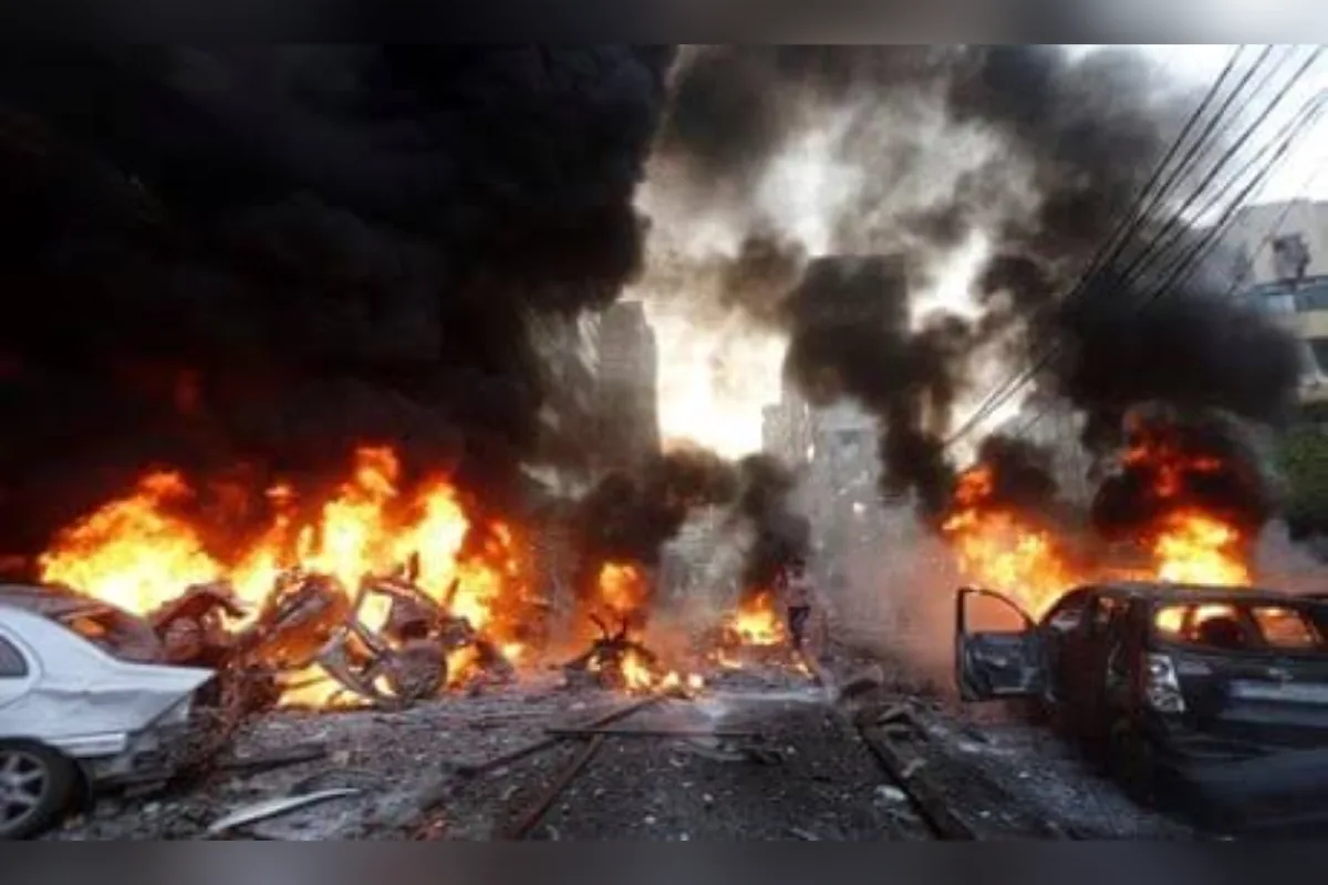 Delhi Blast News: लाल किले के पास हुआ भीषण धमाका, जांच में जुटी पुलिस और बम निरोधक दस्ते