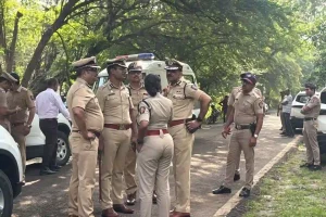 Delhi Blast Update: दिल्ली ब्लास्ट की गूंज लखनऊ तक, एटीएस और जम्मू-कश्मीर पुलिस की छापेमारी, आतंकी मुजम्मिल की गर्लफ्रेंड डॉक्टर शाहीन से जुड़ाव