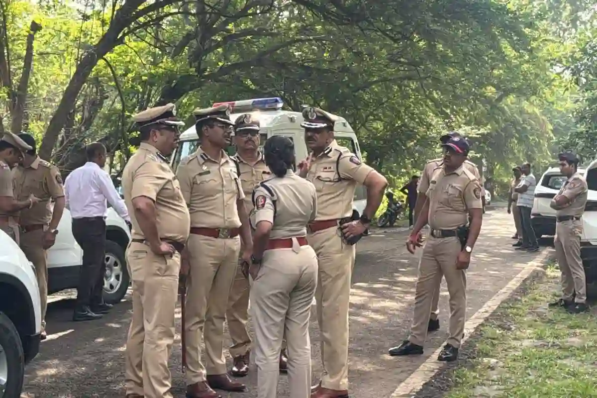 Delhi Blast Update: दिल्ली ब्लास्ट केस में लखनऊ में एटीएस की छापेमारी, आतंकी मुजम्मिल की गर्लफ्रेंड डॉक्टर शाहीन से जुड़ा सुराग