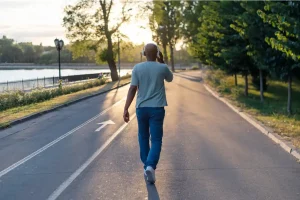 लंबी उम्र और बेहतर सेहत का राज़: रोज़ाना सिर्फ 10 मिनट की वॉक से बढ़ेगी उम्र, घटेगा दिल का खतरा