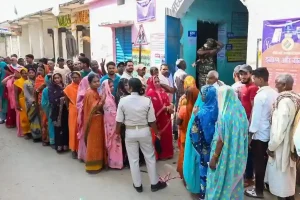 Bihar Exit Poll Result 2025: केंद्रीय मंत्री अश्विनी चौबे ने बक्सर में मतदान कर कहा कि बिहार की जनता एक बार फिर विकास और स्थिरता के लिए एनडीए को चुनने जा रही है।