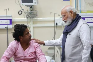 Delhi Blast: प्रधानमंत्री नरेंद्र मोदी ने एलएनजेपी अस्पताल में घायलों से मिलकर जताई संवेदना, लाल किला विस्फोट से देश में व्याप्त चिंता