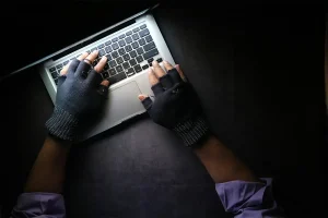 Jharkhand Cyber Fraud: रांची में साइबर ठगों ने युवक के नाम पर लिया 25 लाख का फर्जी ऋण, बैंक नोटिस से खुला बड़ा जालसाज़ी कांड