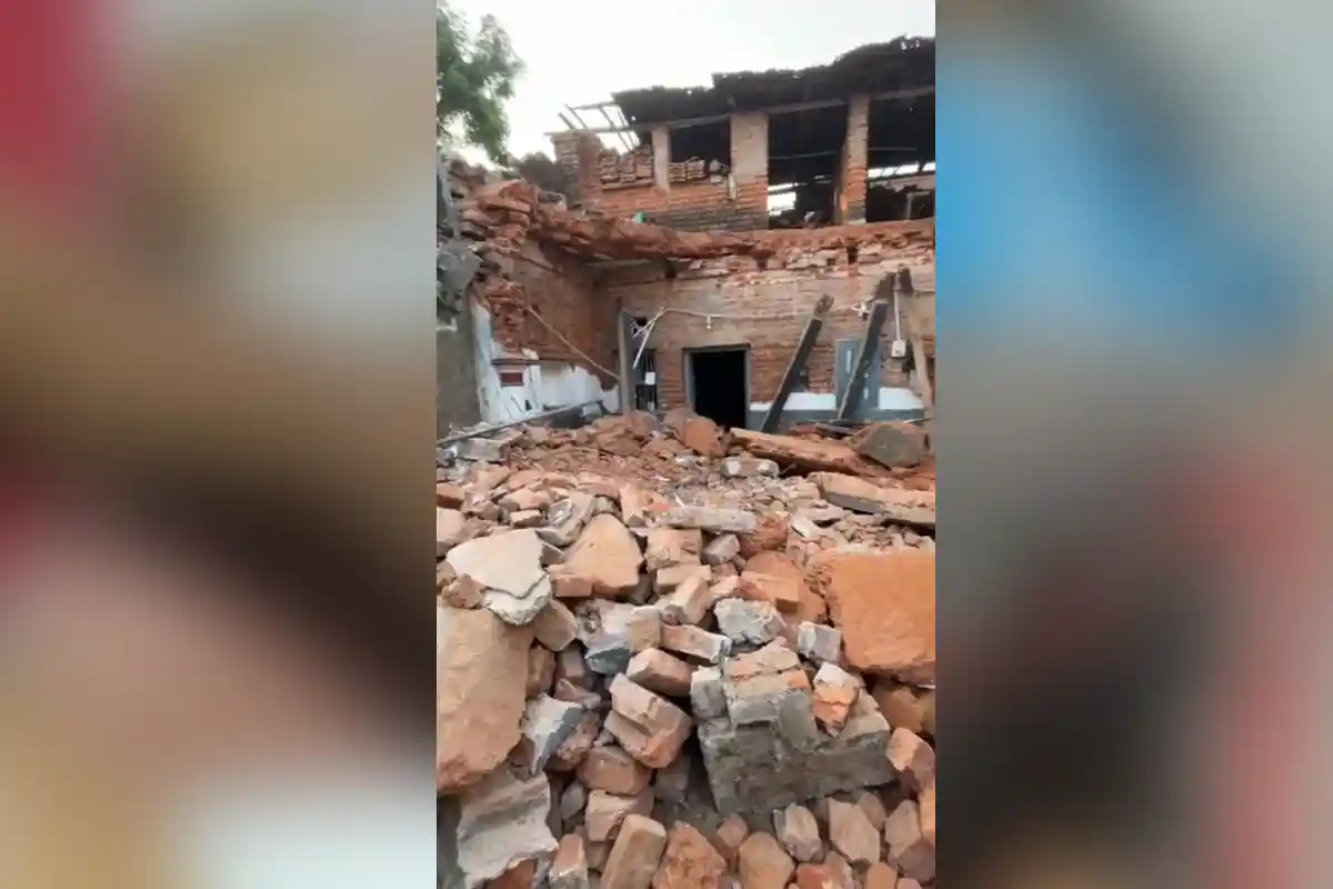 Bihar Accident: बांका में पुराने मकान की छत गिरने से चार लोग गंभीर रूप से घायल, गांव में मचा हड़कंप 2 Bihar Accident