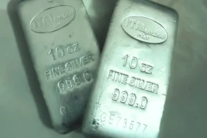 Silver Price Hike: चांदी के भाव में जबरदस्त तेजी, 1.70 लाख रुपये प्रति किलो की राह पर; जानिए कब करें निवेश