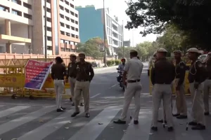 Delhi Mahipalpur News: लाल किला विस्फोट के बाद दिल्ली में दहशत, महिपालपुर में बस के टायर फटने से मचा हड़कंप, पुलिस ने दी सफाई