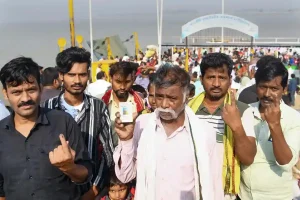 Bihar Chunav 2025: मतदान के बाद चाय की दुकानों पर सरकार गठन की चर्चा, महिलाओं की भागीदारी बनी मुख्य विषय