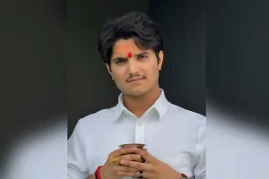 बिग बॉस 19 में उठे स्क्रिप्टेड होने के आरोप: मृदुल तिवारी के अचानक एविक्शन पर भड़की उनकी बहन, शो पर लगाए गंभीर प्रश्न