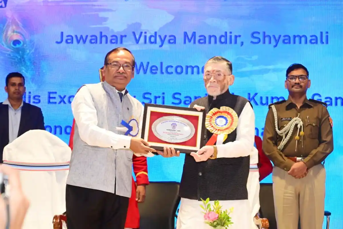 Ranchi News: राज्यपाल संतोष गंगवार ने जवाहर विद्या मंदिर के सांस्कृतिक समारोह में की विद्यार्थियों से संवाद, धोनी का किया विशेष उल्लेख 2 Governor Santosh Gangwar: राज्यपाल ने जवाहर विद्या मंदिर रांची के हर्बिंजर्स 2025 में धोनी की सादगी को बताया संस्थान की पहचान